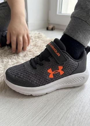 Оригінальні дитячі кросівки under armour 28.5-29розміру