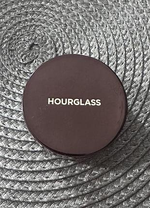 Розсипчата пудра hourglass