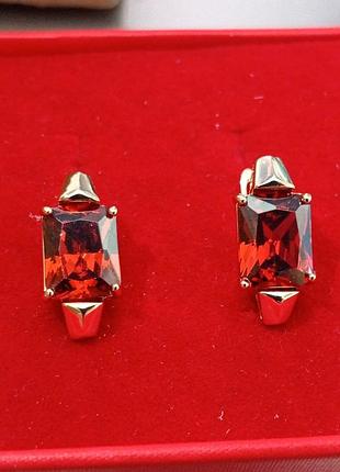 Серьги xuping с красным фианитом (медицинское золото)