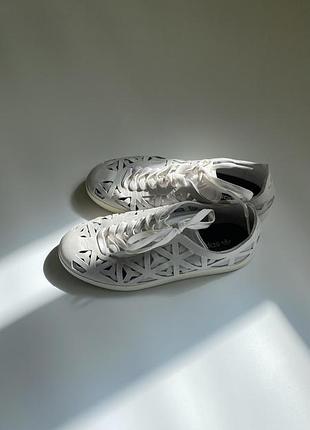 Adidas кросівки