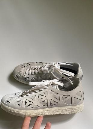 Adidas кросівки 2