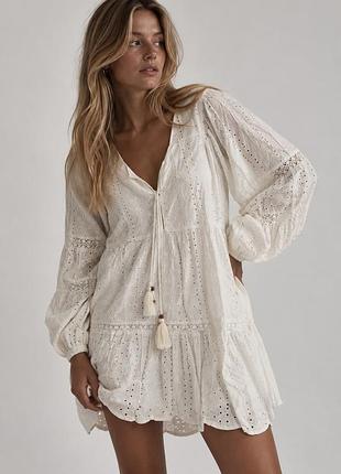 Сукня біла з вишивкою (river island)