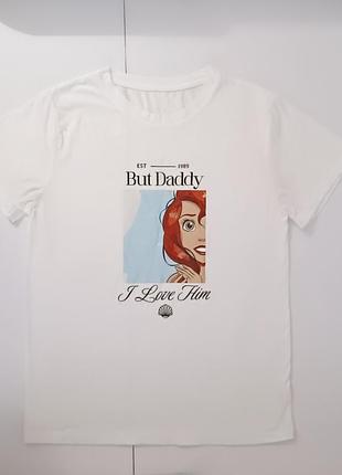 Стильна біла футболка з принтом «but daddy i love him» / русалонька