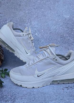 Красивые белоснежные кроссовки nike air max pulse