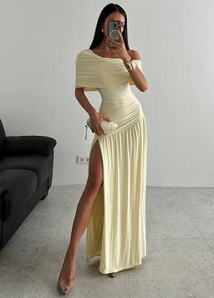 Розпродаж сукня prettylittlething двошарова на одне плече