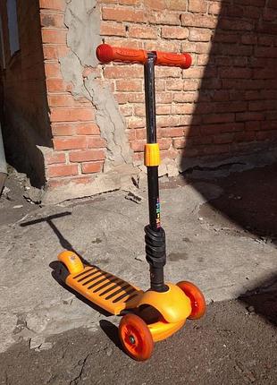 Самокат дитячий триколісний