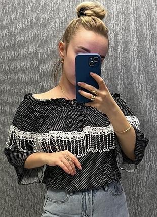 Жіноча блузка в горошок