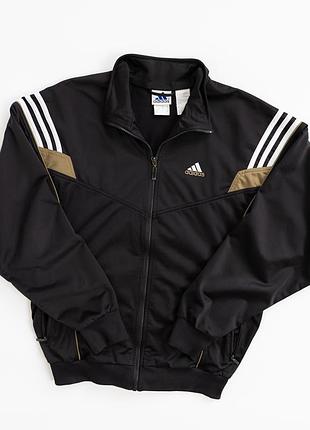 Чоловіча, вінтажна, спортивна олімпійка adidas у чорному кольорі. модель має класичний, спортивний дизайн із трьома білими смугами на рукавах,