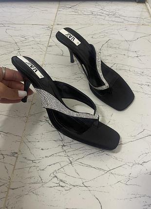 Босоніжки, сабо zara