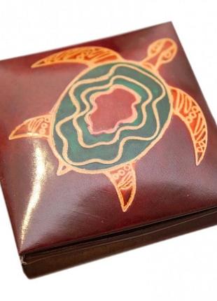 Кошелек кожаный на кнопке водяная черепаха бордовый