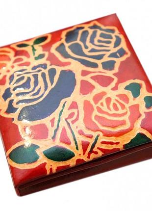 Кошелек кожаный на кнопке розы красный