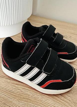Кросівки adidas ,унісекс