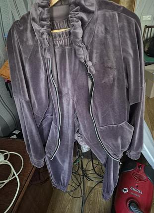 Продам красивый костюм велюр 7