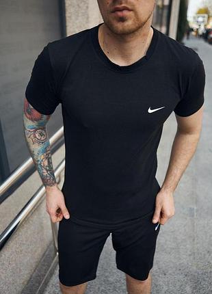 Футболка nike чорна