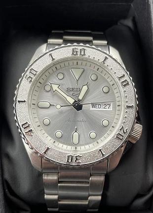 Механічний чоловічий годинник seiko 5 sports srpe71k1 з автопідзаводом