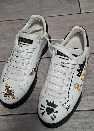 Оригінальні білі шкіряні снікери dolce & gabbana зі знаменитої лінійки portofino (модель часто зустрічається під назвою wasp print або king bee