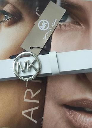 Кожаный белый ремень michael kors пряжка серебро