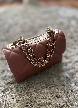 Женская сумочка chanel с цепочкой