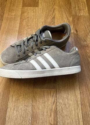 Кроссовки adidas
