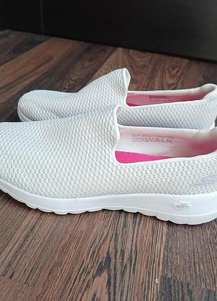Skechers жіночі кросівки