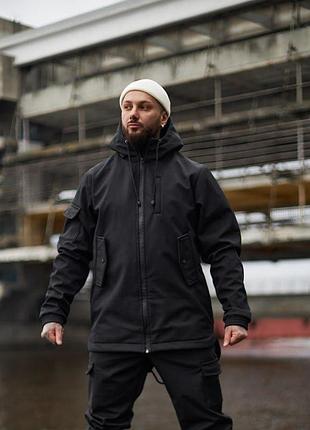 Мужская ветронепродуваемая куртка intruder softshell черного цвета с вшитым капюшоном и карманами для активного отдыха l
