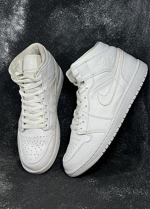 Високі чоловічі білі кросівки nike air jordan 1 mid