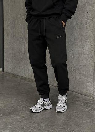 Ці чорні джогери від nike