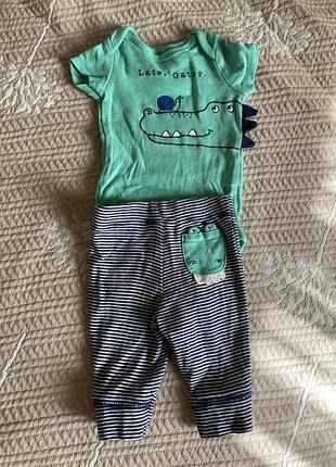 Продам костюм newborn 3