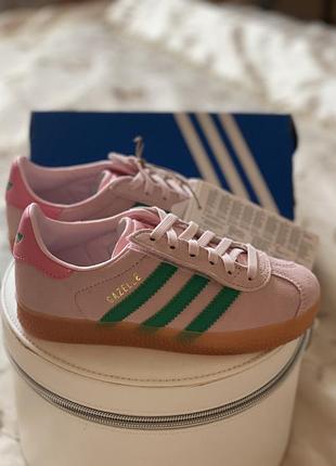 Оригінальні нові кросівкиadidas gazelle