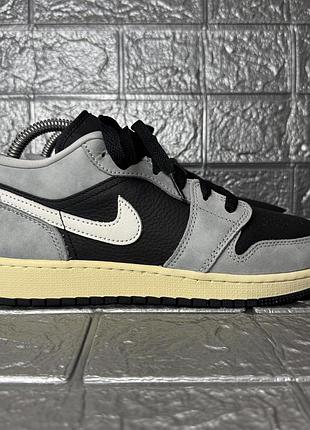 Жіночі кросівки nike gs air jordan 1 low se light smoke grey sail hq2021-012