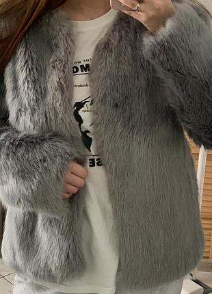 Стильна сіра шубка bershka