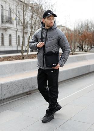 Мужской комплект nike без принта, черные штаны на резинке и серая куртка на молнии, силиконовый утеплитель с вшитым капюшоном