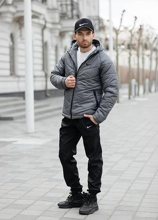 Демисезонный мужской комплект nike, утепленная серая куртка motion на силиконе с прямым кроем и спортивные штаны на манжетах l