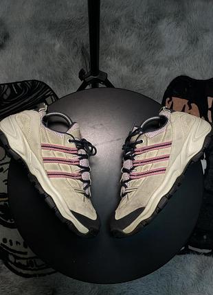 Замшеві кросівки adidas жіночі трекінгові, розмір 38, бежеві