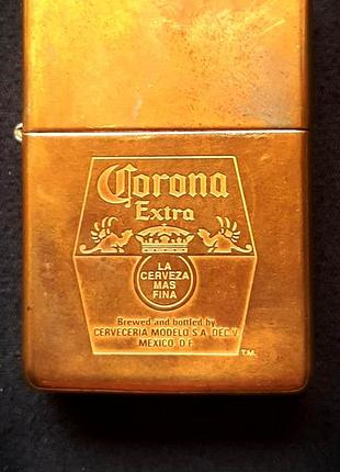 Колекційна латунна запальничка zippo з гравіюванням логотипу пива corona extra.