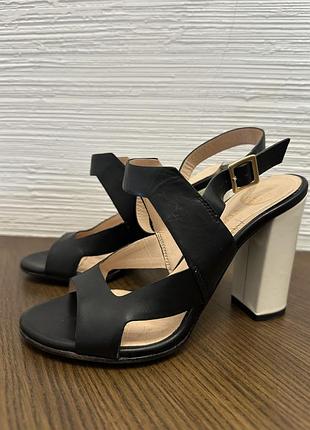 Босоніжки versace