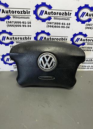 Подушка безопасности руля passat b5 (3b0880201m)