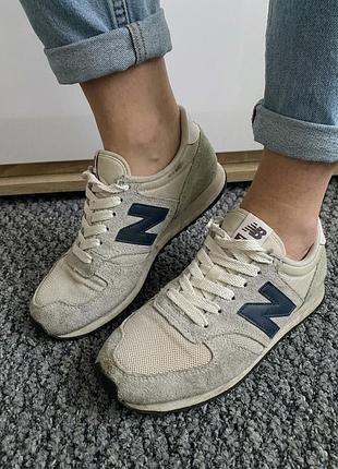 Світло сірі замшеві коосівки new balance 420