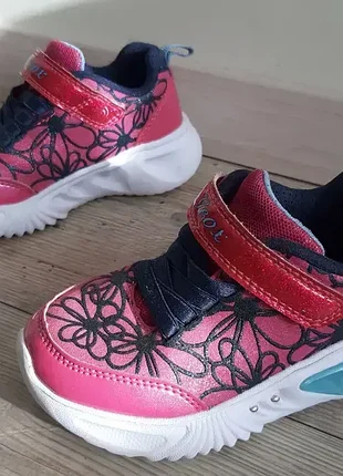 Шкіряні кросівки geox з підсвіткою (р.24)