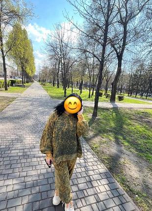 Варений костюм. стильний та зручний у трендовому кольорі оливково-жовтий із вареним ефектом.стан:ідеальний, без дефектів.розмір: one size