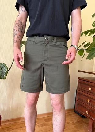 Класичні шорти nike 30 (m) 2