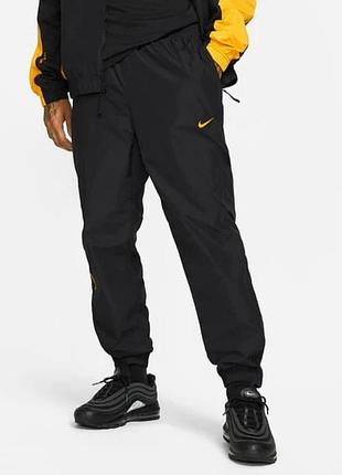 Штаны нейлоновые на хлопковой подкладке , с карманами от nike винтаж
