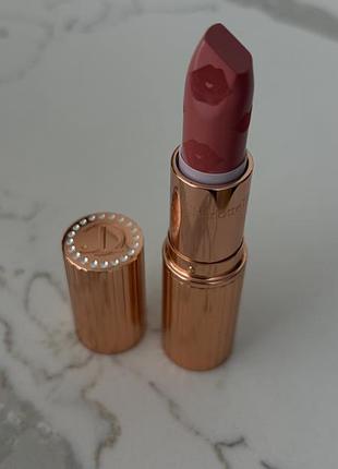 Charlotte tilbury famously pink
