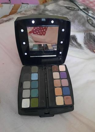 Oriflame dare to dream палетка с подсветкой