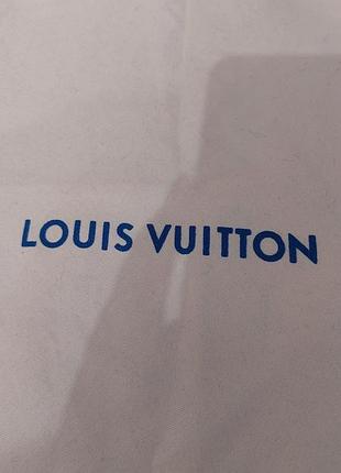 Пильовик з написом louis vuitton