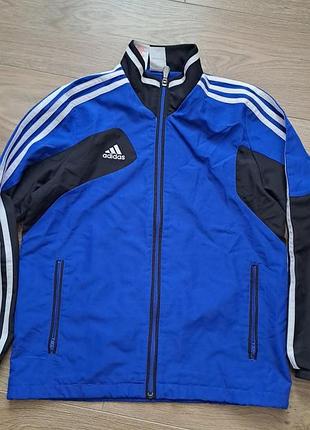 Спортивный костюм adidas для мальчика.