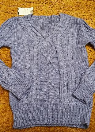 Сиреневый мягкий вязанный свитер с косами