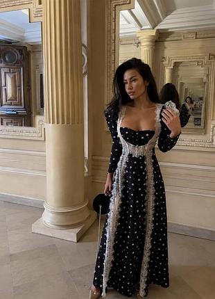 Дуже жіночна сукня, яка одразу привертає увагу 🖤🌸