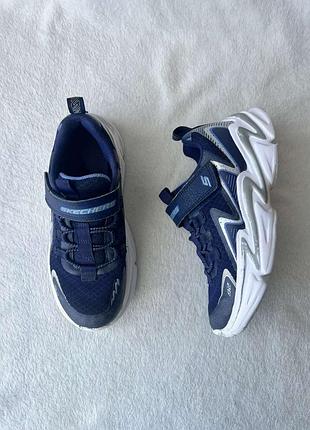 Кроссовки фирмы skechers 34 размера по стельке 22,5 см