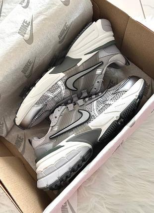 Nike v2k runtekk metallic grey 4